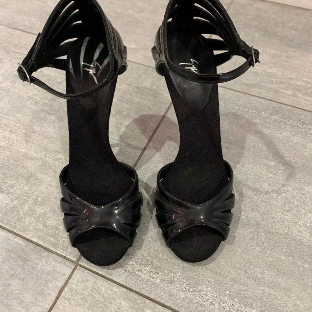 Guissepe Zanotti Patent Leather, Peep Toe Heels - Picture 2 of 4